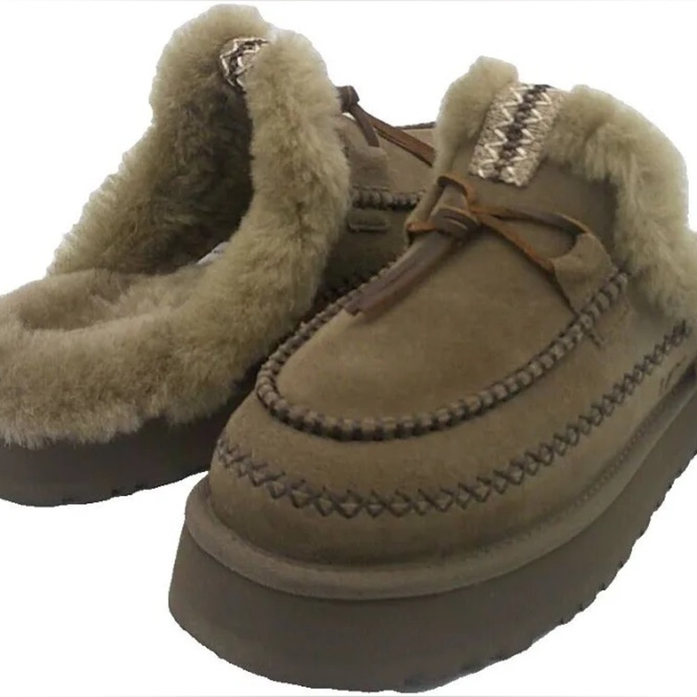 Ugg Disquette Alpine size 5! Sold out everywhere! Color- hickory!